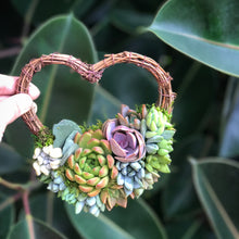 Load image into Gallery viewer, 5" Succulent Heart Wreath